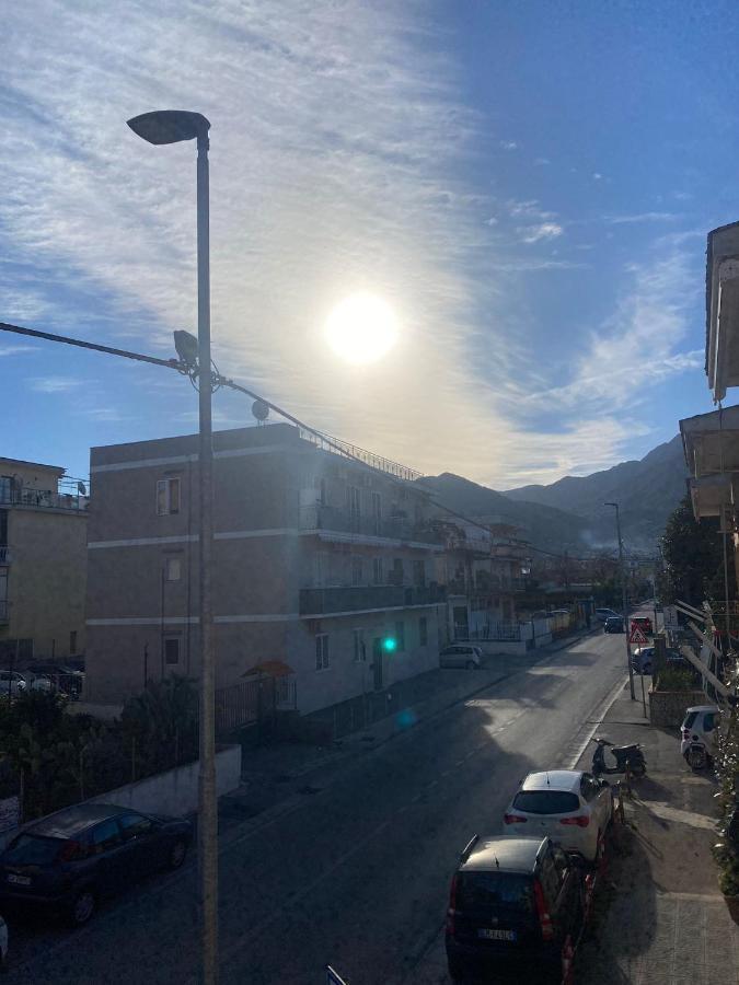 Ferienwohnung Domus Melius Castellammare di Stabia Exterior foto